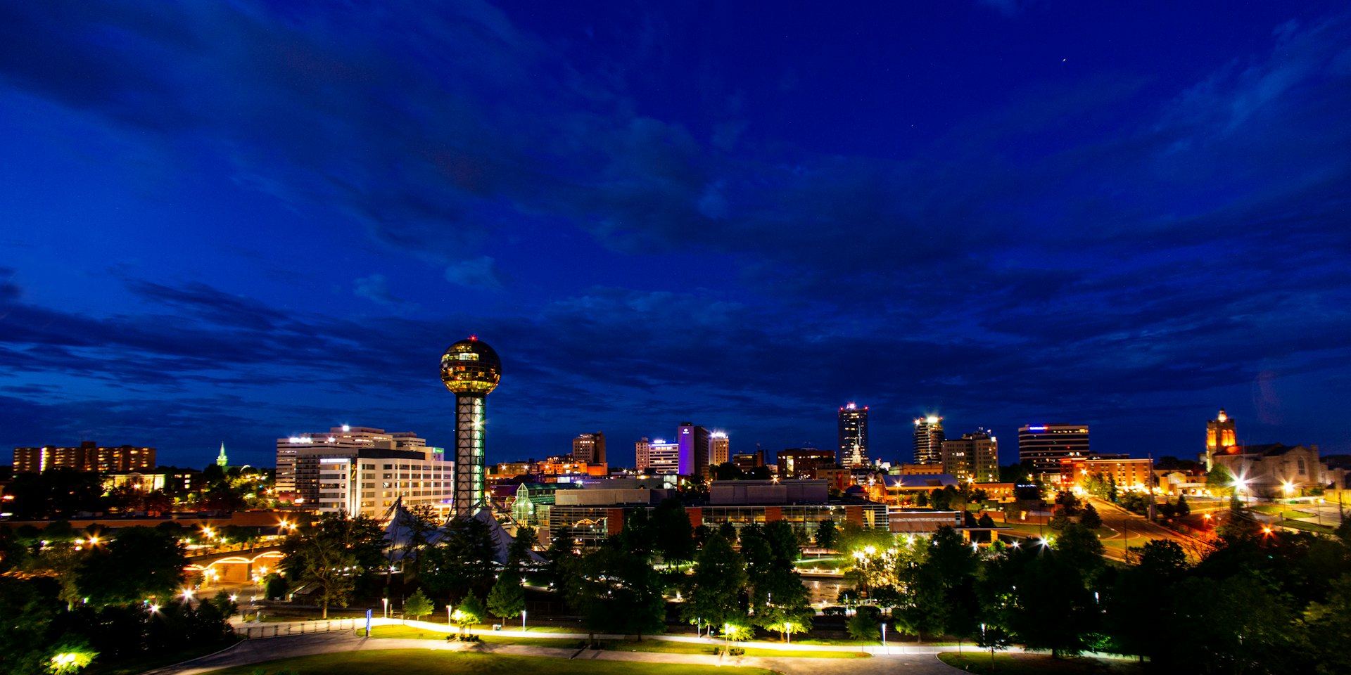 Knoxville, Tennessee skyline at night